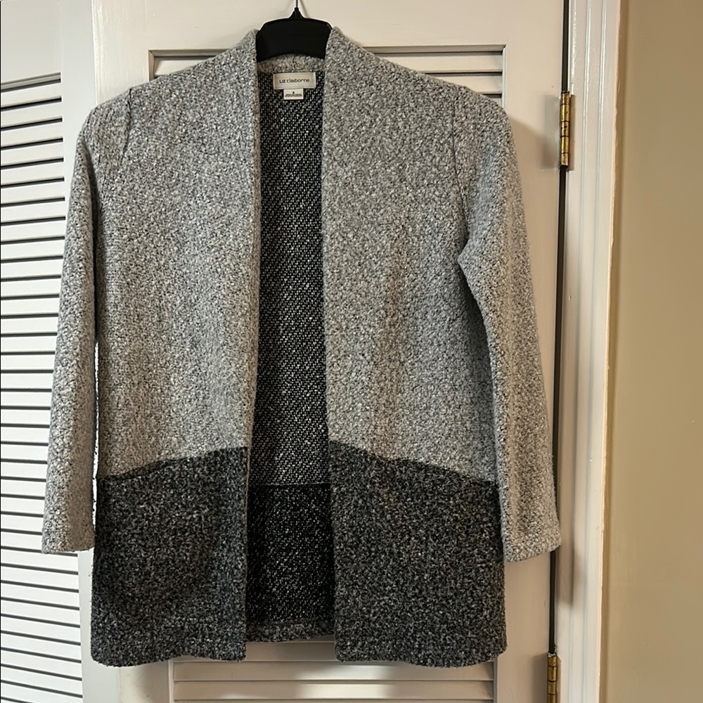 Liz Claiborne Gray Blazer for Versatile Layering